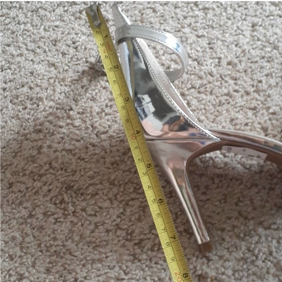 14th & Union silver 9M strap sandals - Picture 4 of 4